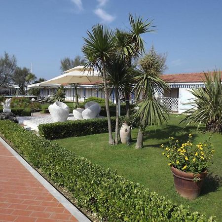 Bed And Breakfast Bagno Venezia Marina Di Carrara Exterior foto