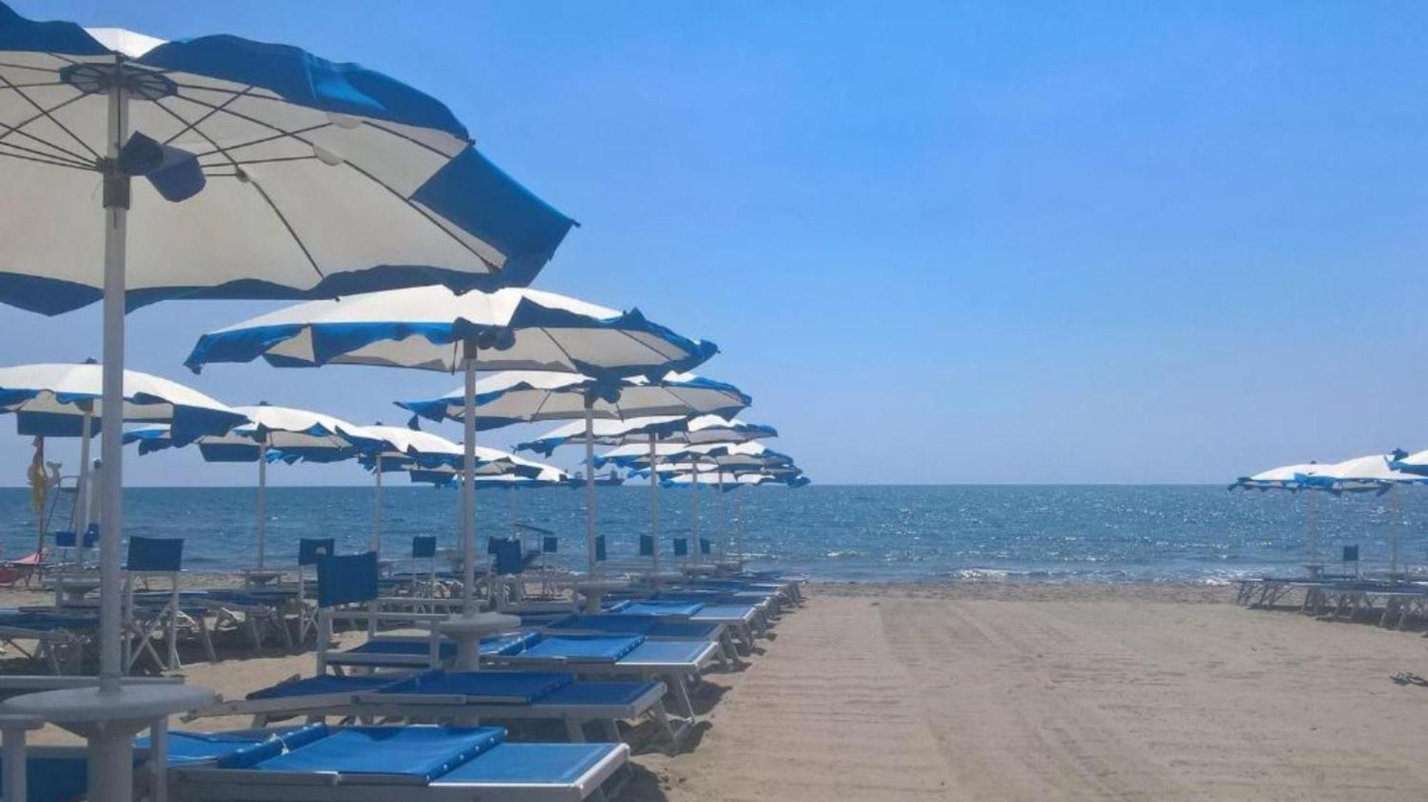 Bed And Breakfast Bagno Venezia Marina Di Carrara Exterior foto