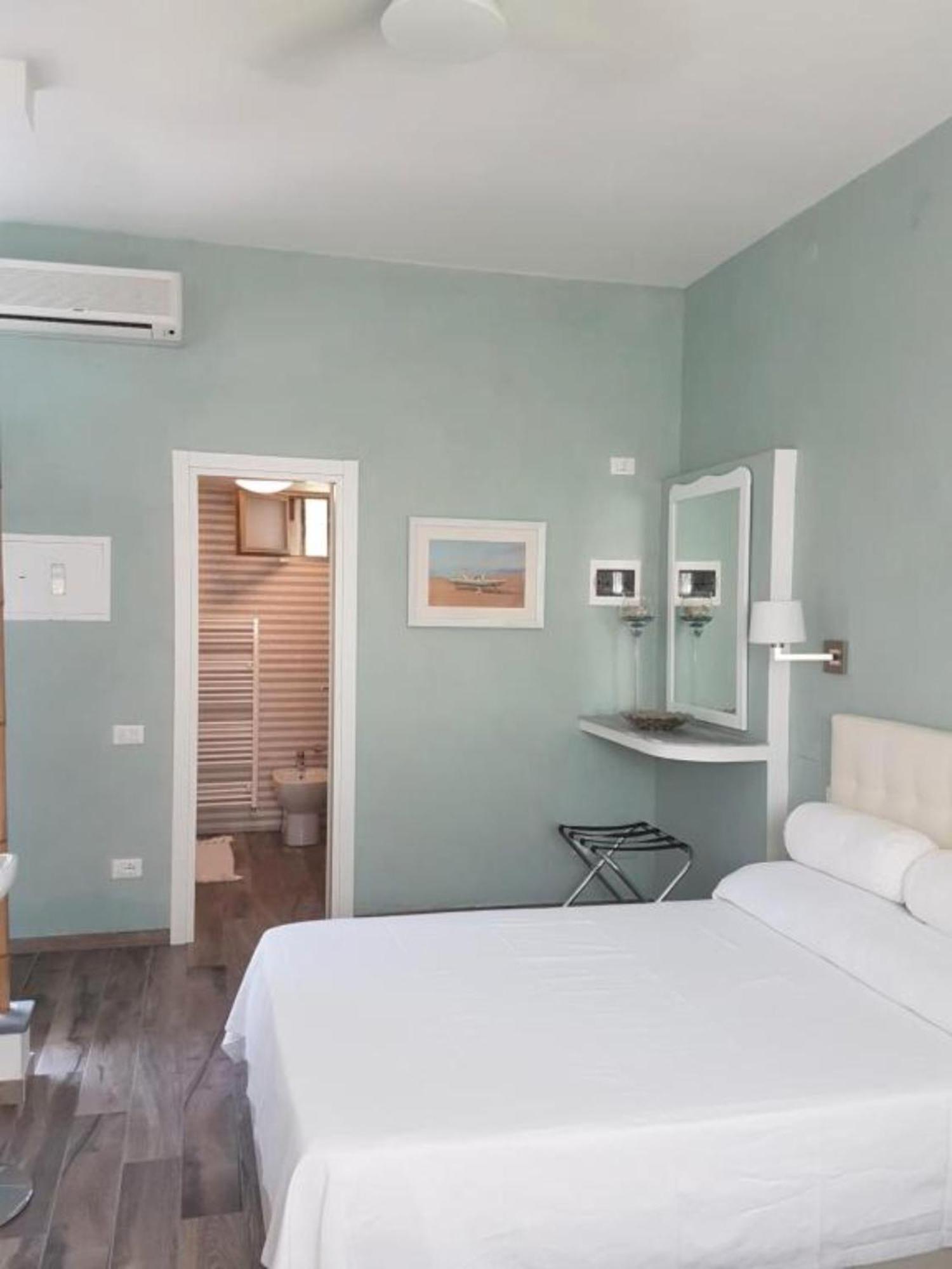 Bed And Breakfast Bagno Venezia Marina Di Carrara Exterior foto